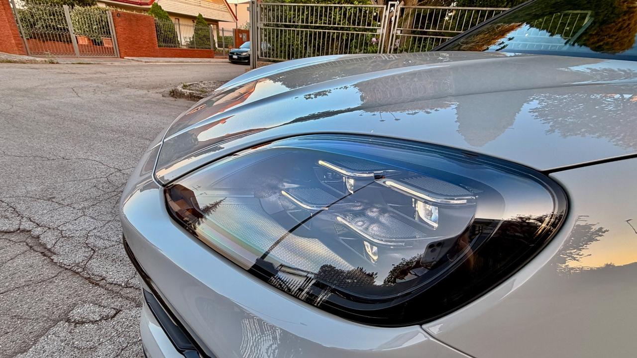 Porsche Cayenne 3.0 V6 E-Hybrid Coupè IVA ESPOSTA ITALIANA