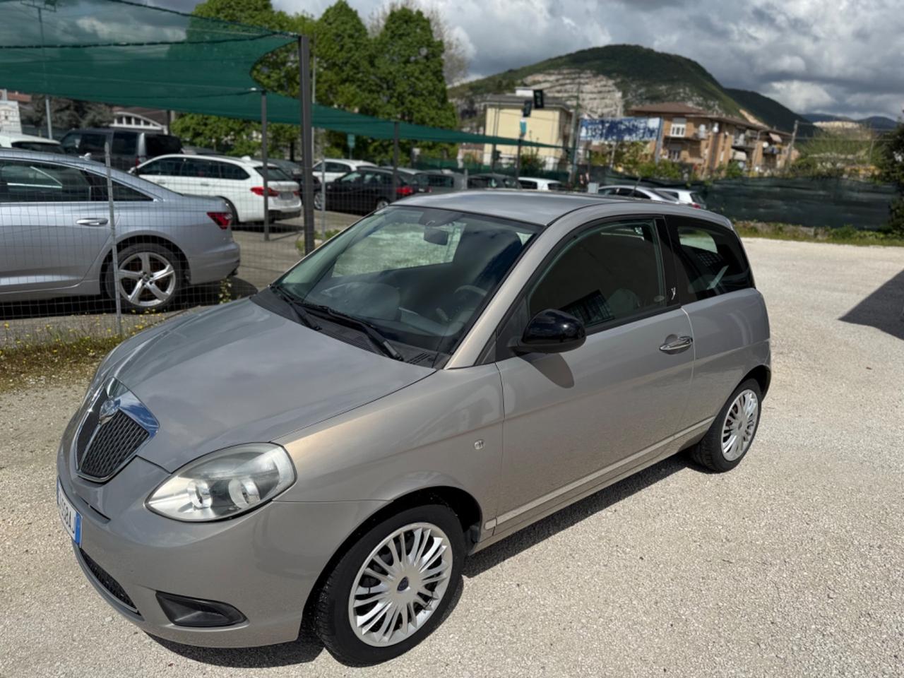 Lancia Ypsilon 1.3 MJT 75 CV Platino Ok neopatent Euro5
