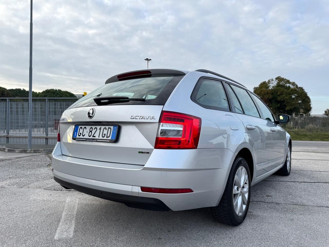 SKODA OCTAVIA 1.5 DSG Style G-Tec Metano - Navi