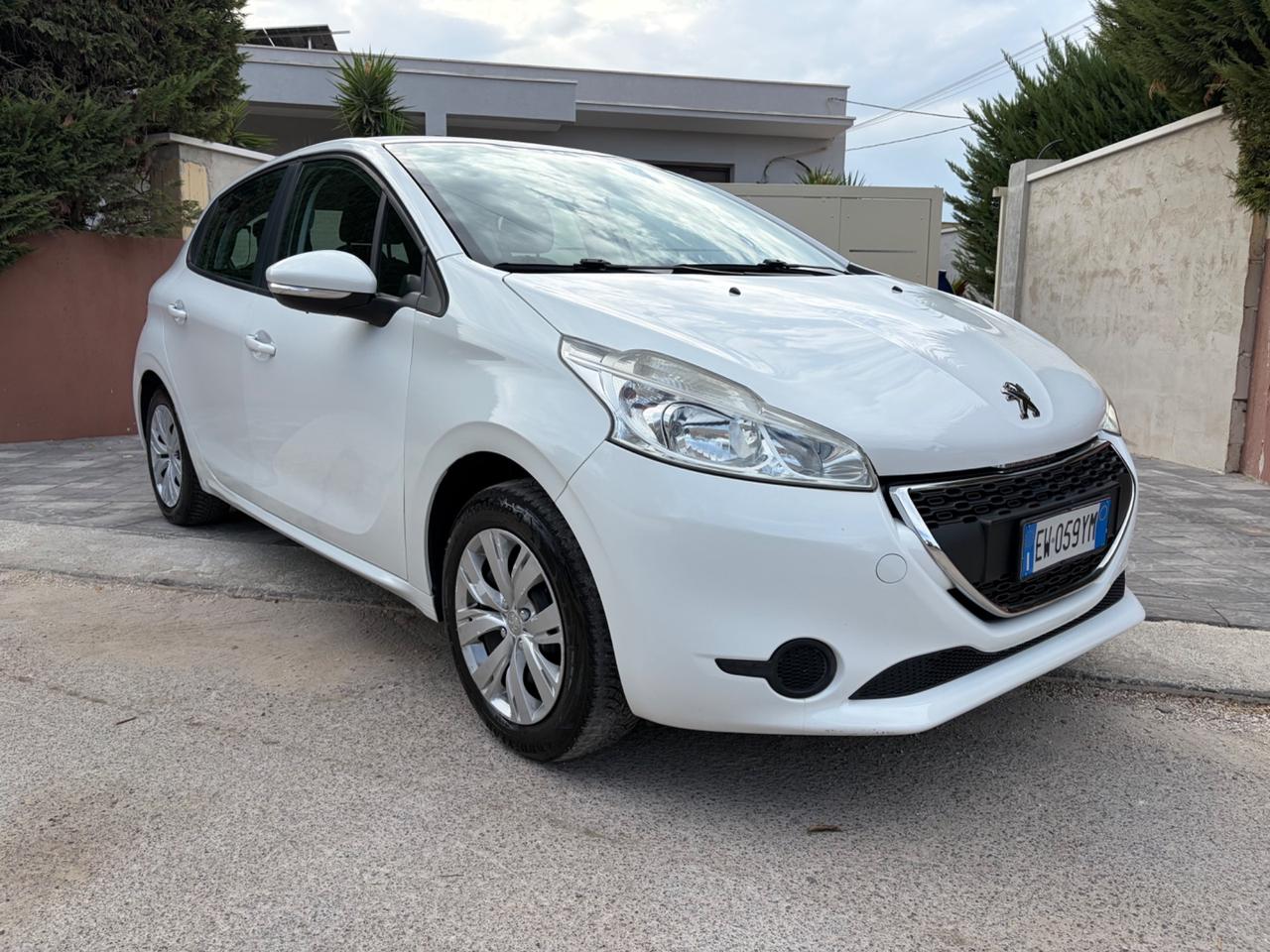 Peugeot 208 1.2 benzina 2014