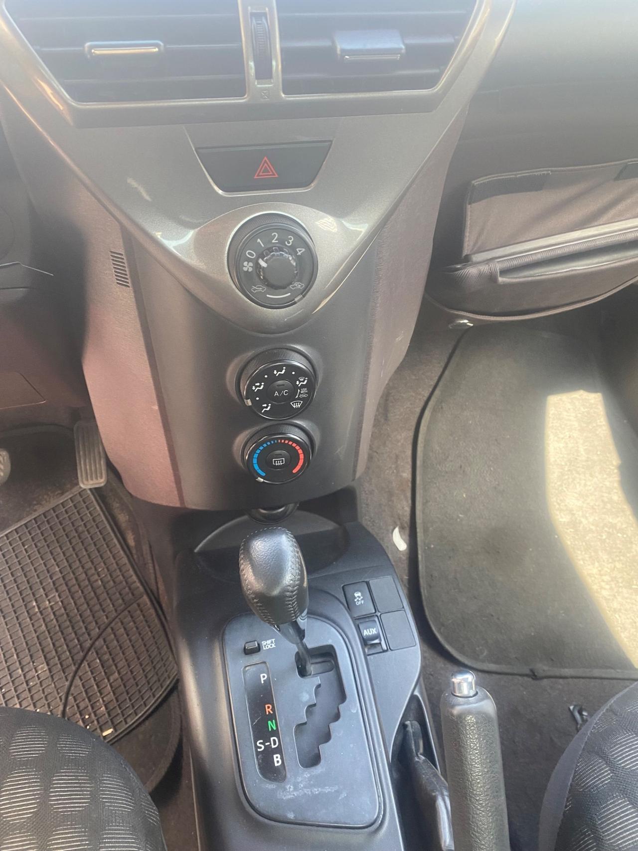 Toyota iQ 1.0 Sol cambio automatico