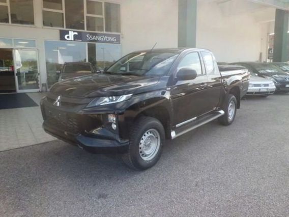 Mitsubishi L200 2.3 D Club Cab 4x4 Invite Connect - Pronta Conseg