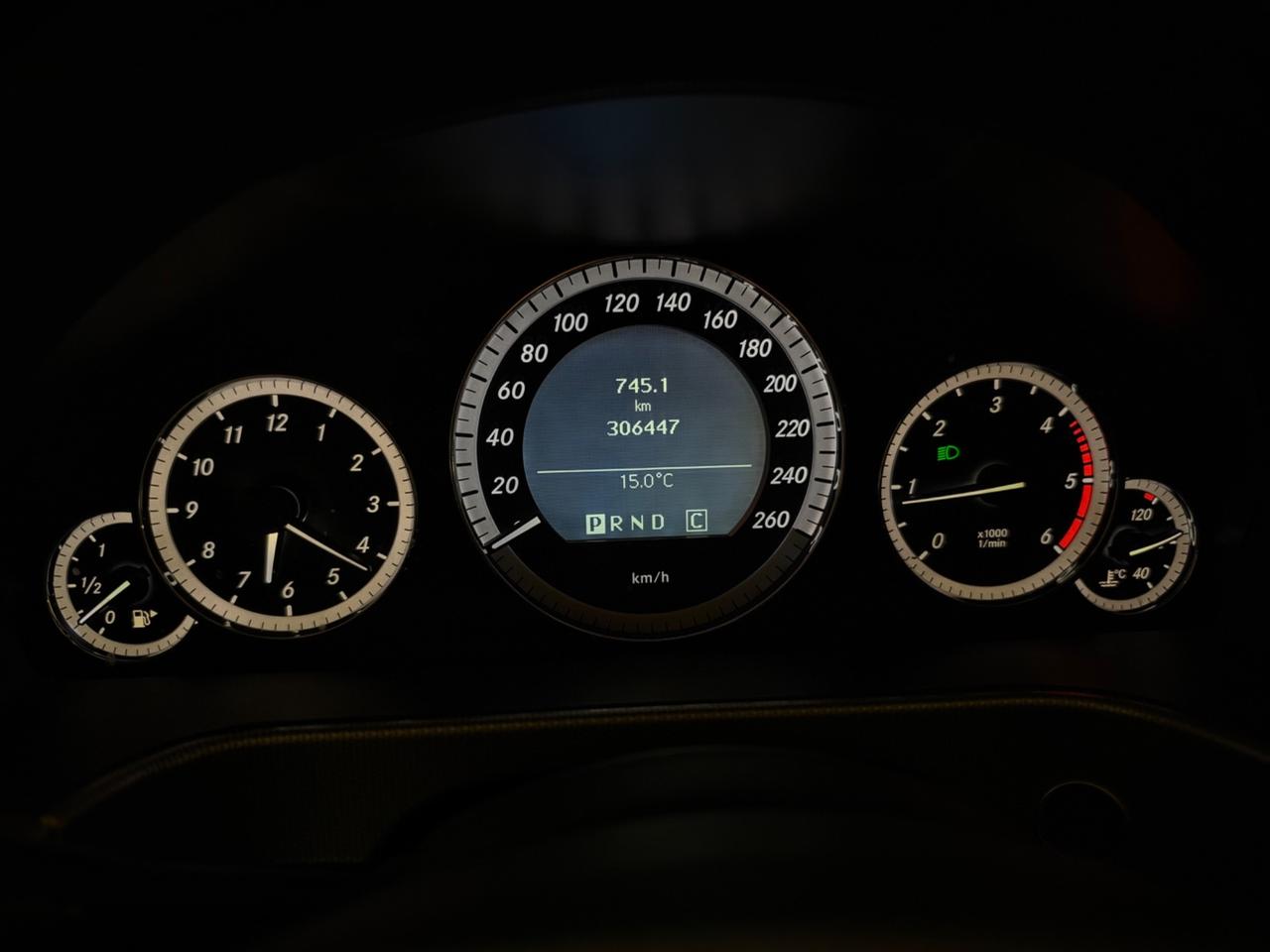 Mercedes-benz E 220 CDI BlueEFFICIENCY Avantgarde