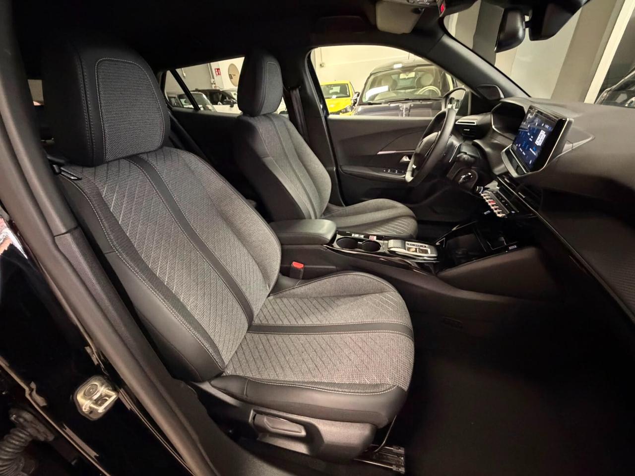 Peugeot 2008 Hybrid 145 e-DCS6 Allure RATE A PARTIRE DA 225 € AL MESE