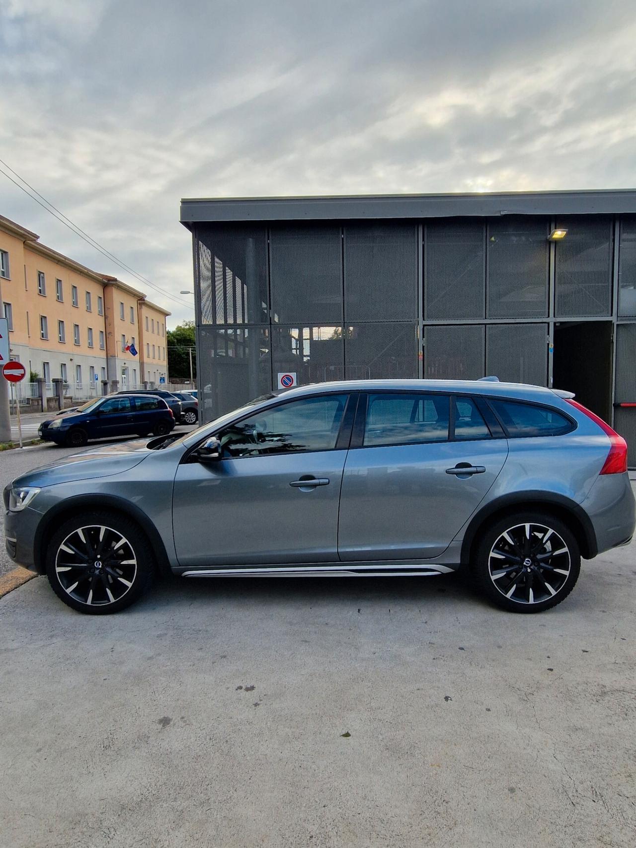 Volvo V60 Cross Country D3 Momentum