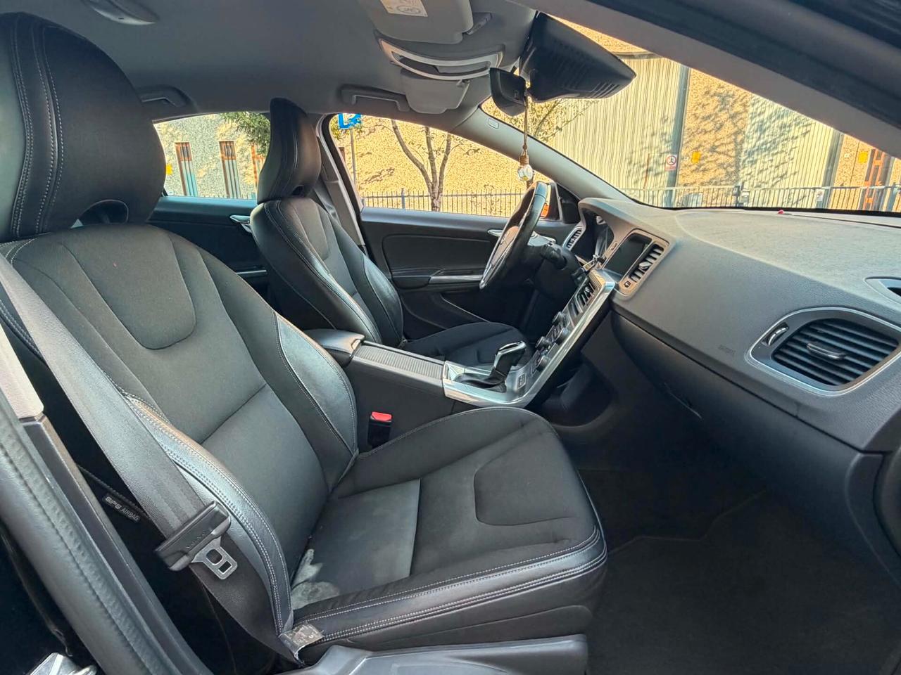 Volvo S60 R-design 2.0 190cv-143.000km-Full-GARANZIA-Euro6