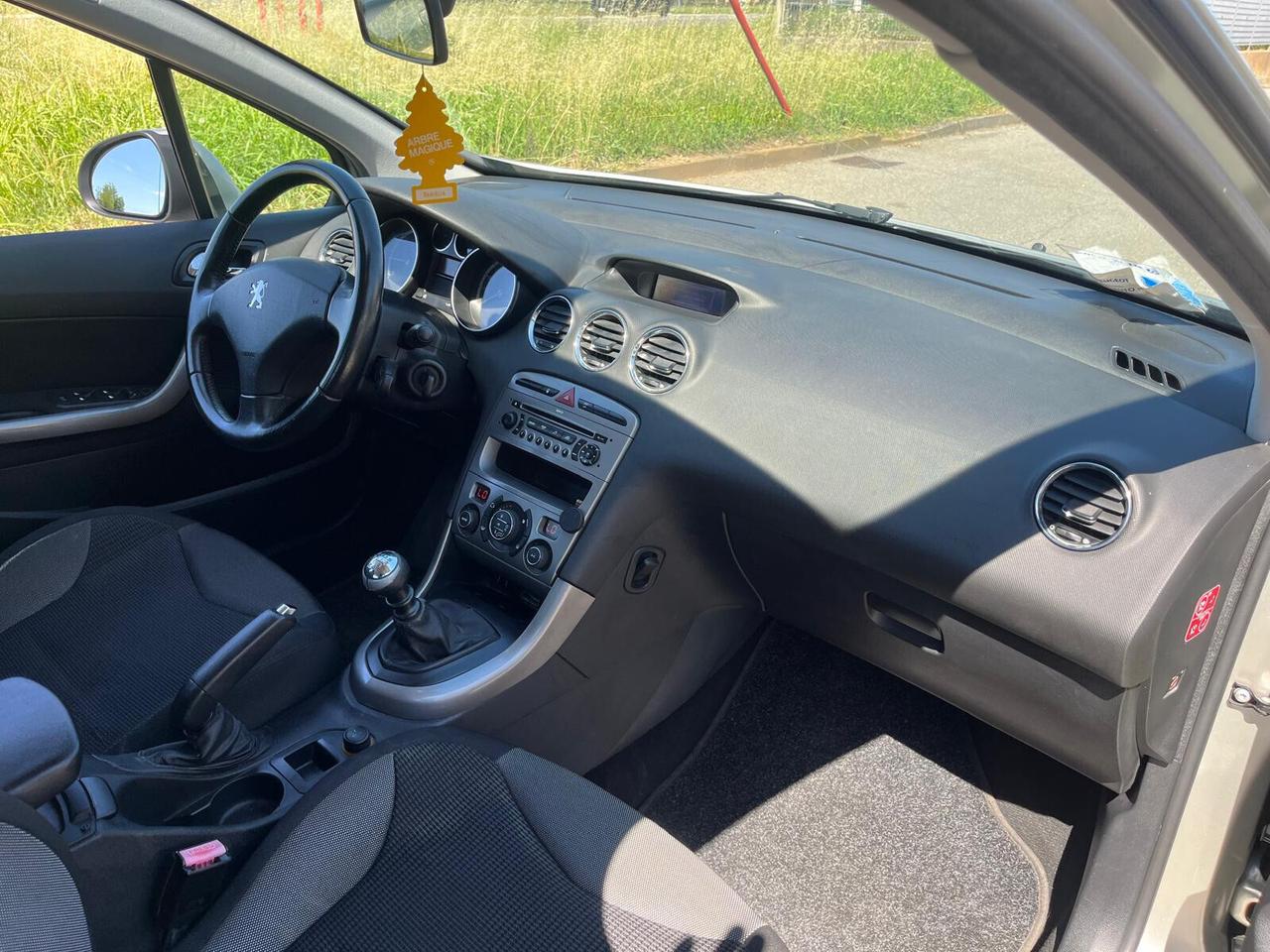 Peugeot 308 1.6 HDi 110CV 5p. Féline (6 Marce)