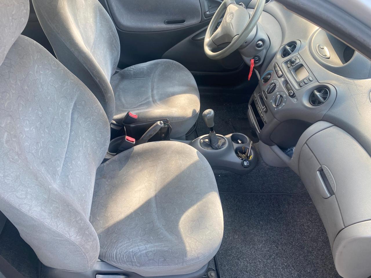 Toyota Yaris 1.0i 16V cat 3 porte Sol