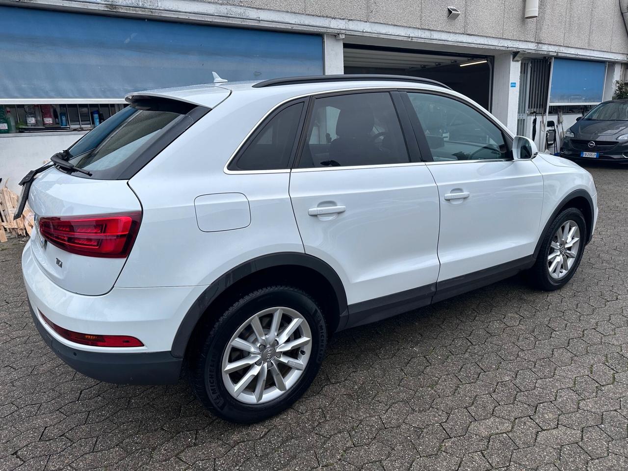 Audi Q3 2.0 TDI 120 CV Business
