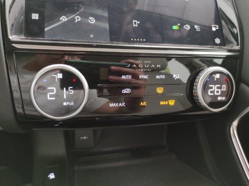 JAGUAR E-Pace (X540) - E-Pace 2.0D I4 163 CV AWD Auto SE