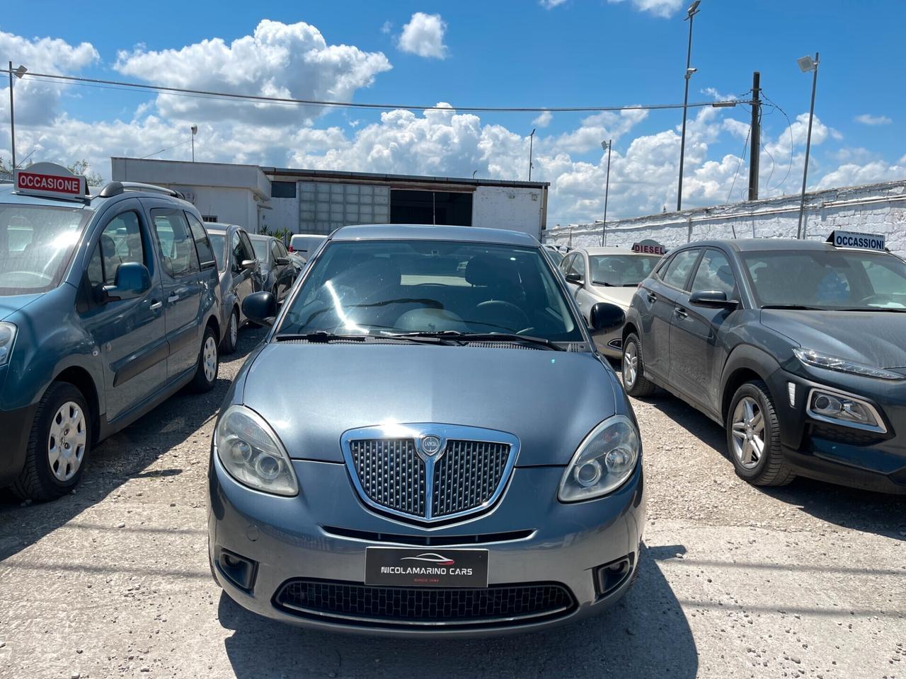 Lancia Ypsilon 1.3 MJT 75 CV Unyca