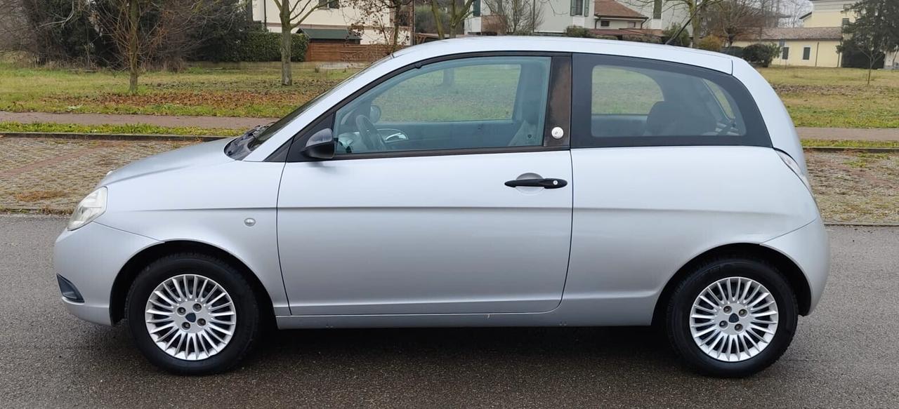 Lancia Ypsilon 1.4 Argento Ecochic GPL