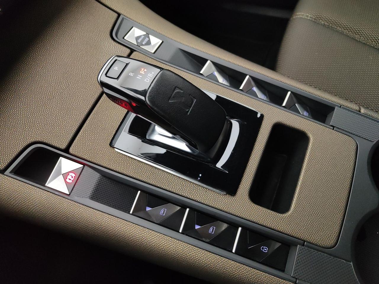 DS7 Crossback DS7 CROSSBACK 1.6 E-TENSE PHEV 300CV BUSINESS 4X4 AUTO