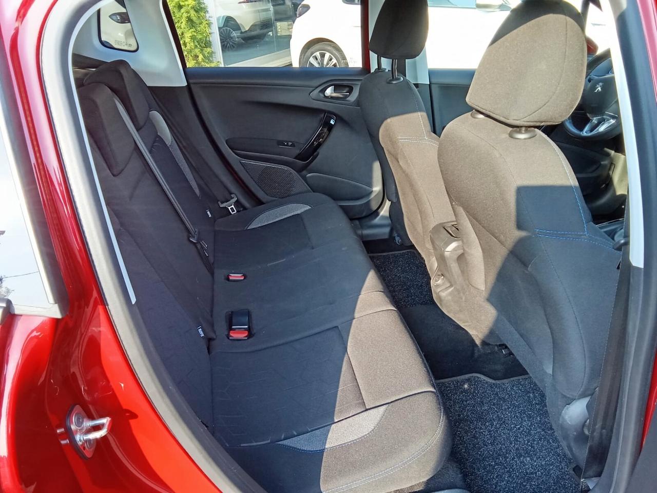 Peugeot 2008 PureTech Turbo 110 S&S Signature