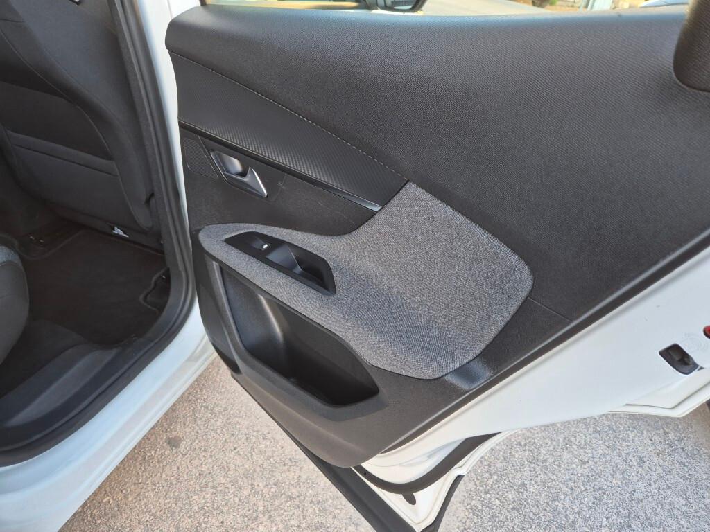Peugeot NEW 3008 BlueHDi 130CV MANUALE