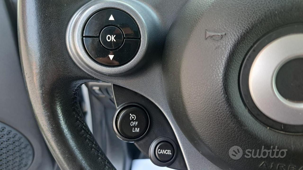 Smart Fortwo 1.0 71cv AUTOMATICA NAVI/CERCHI BLACK
