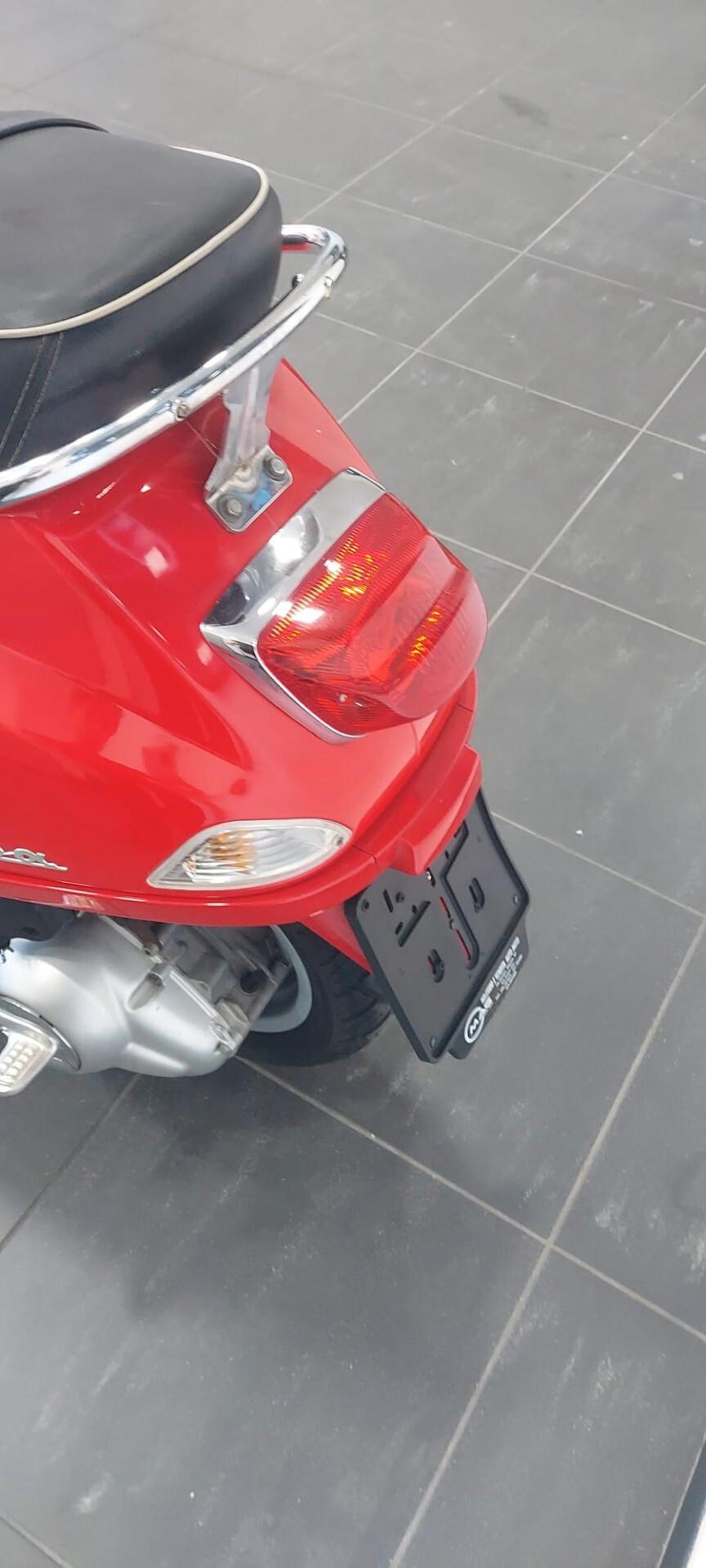 Piaggio Vespa 125 LX BASE