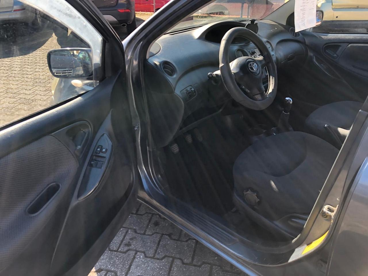 Toyota Yaris 1.0i 16V cat 5 porte Sol UNICO PROPRIETARIO ADATTA X NEOPATENTATI