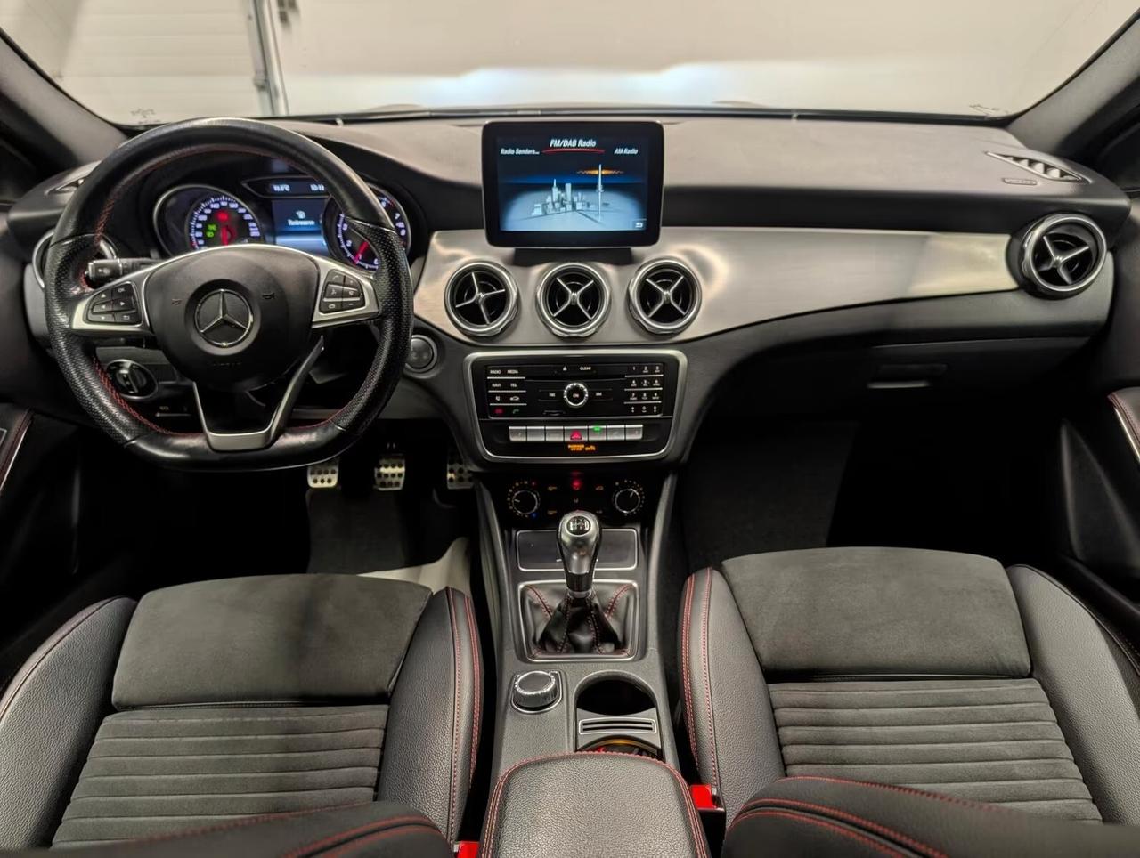 Mercedes-benz GLA 180 AMG line