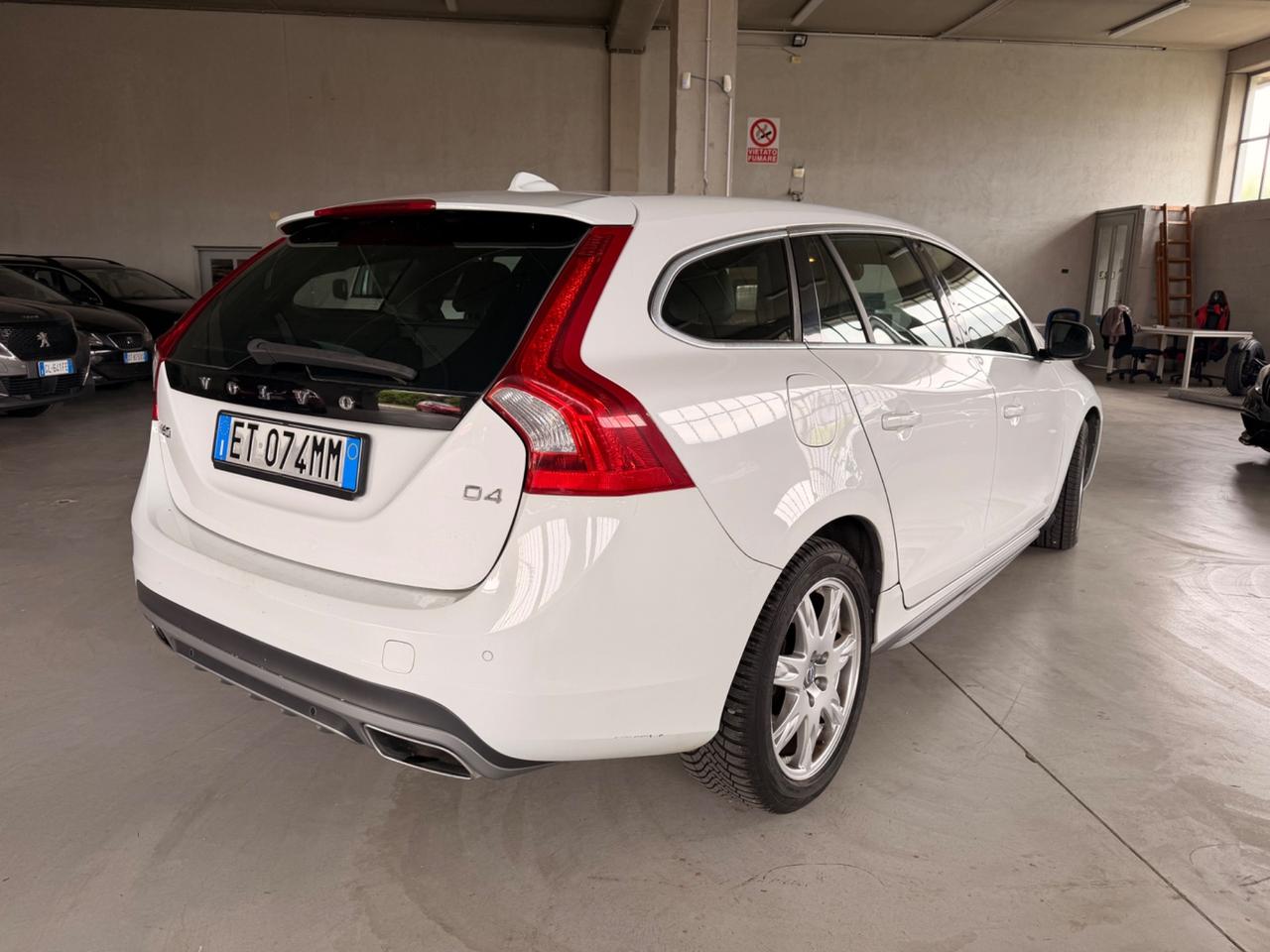 Volvo V60 D4 AWD Geartronic Momentum