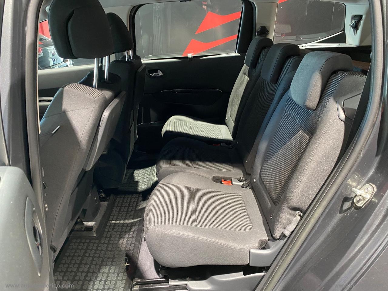 PEUGEOT 5008 1.6 HDi 115 CV Business