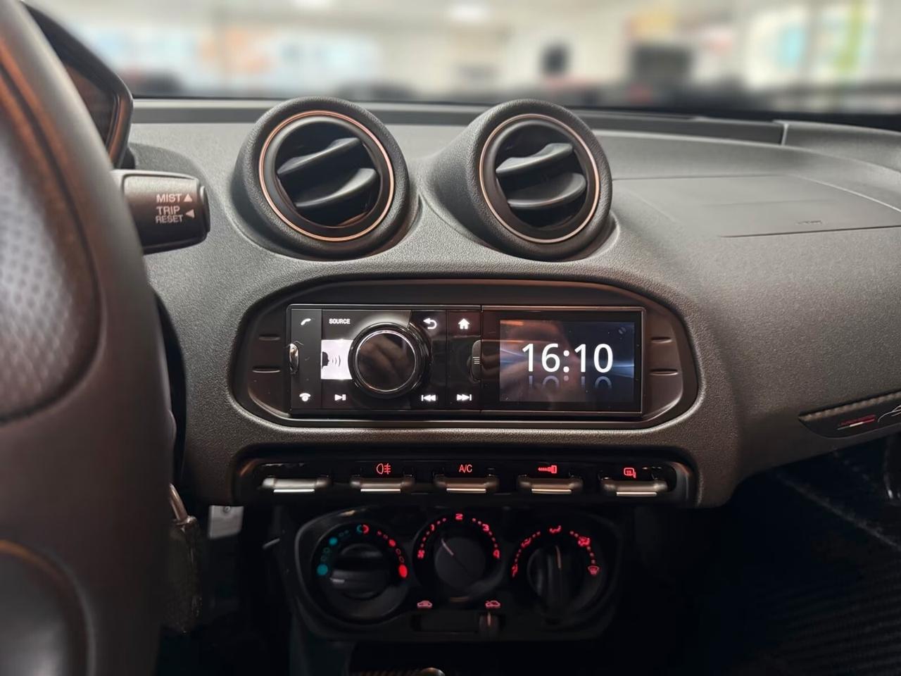 Alfa Romeo 4C 1750 TBi Launch Edition Nr. 295 *Akrapovic