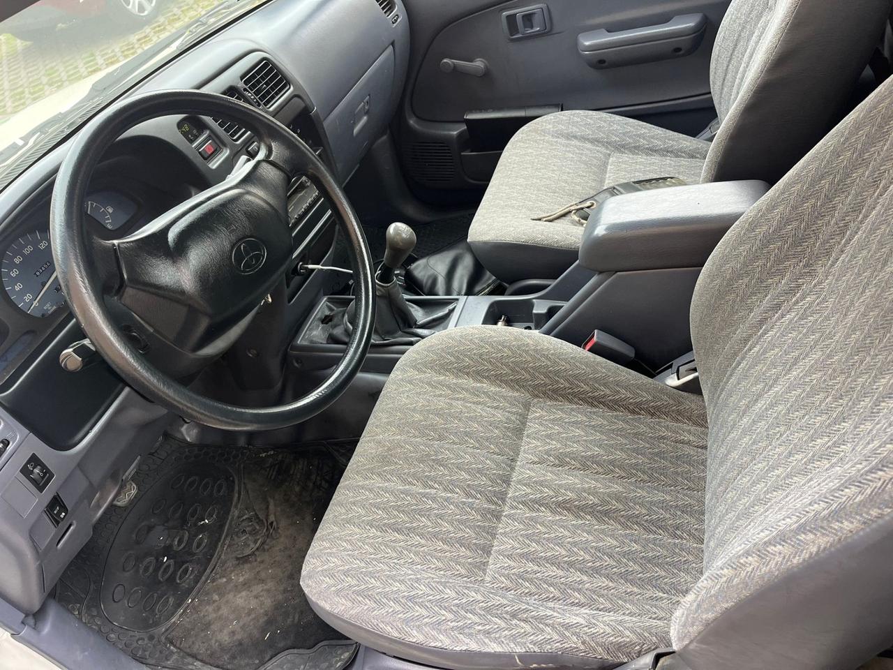 Toyota Hilux 2.4 2WD