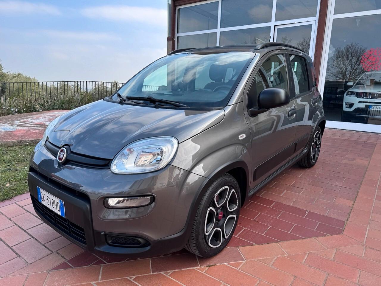 Fiat Panda 1.0 FireFly S&S Hybrid City Life da 120 euro al mese