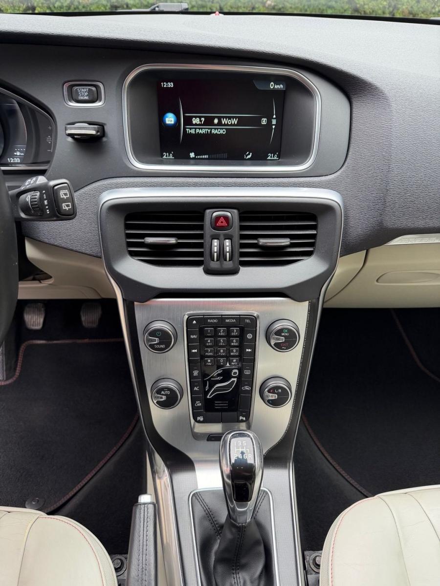 VOLVO - V40 Cross Country - D2 Volvo Ocean Race