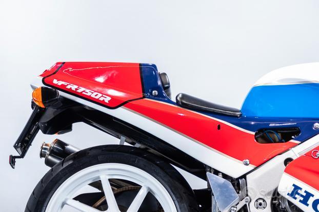 Honda vfr 750 r (rc30) ala oro - 1988