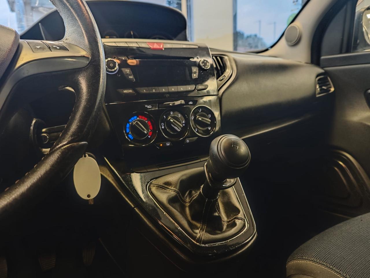 Lancia Ypsilon 1.2 69 CV 5 porte S&S Platinum