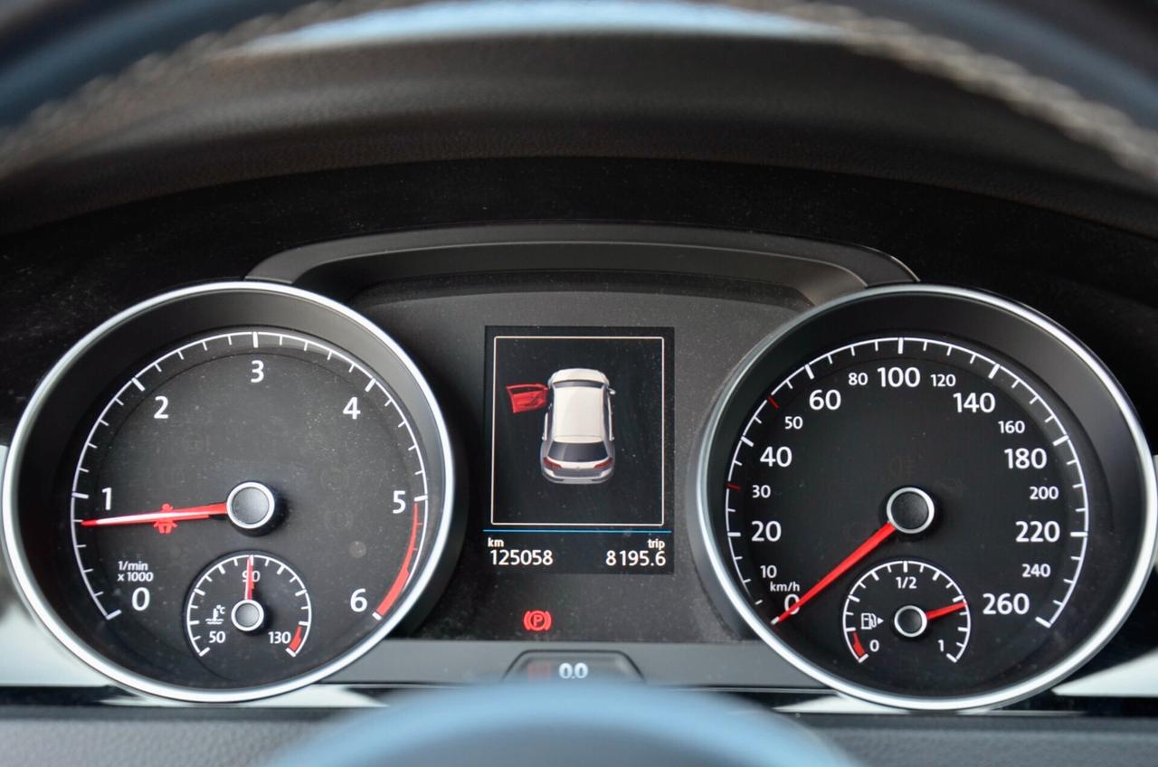 VOLKSWAGEN GOLF 5p 1.6 TDI R-LINE 115cv MANUALE, UNICOPROPRIETARIO, EURO 6B, UFF ITALIANA, FULL LED, APPLE ANDROID, PERMUTE