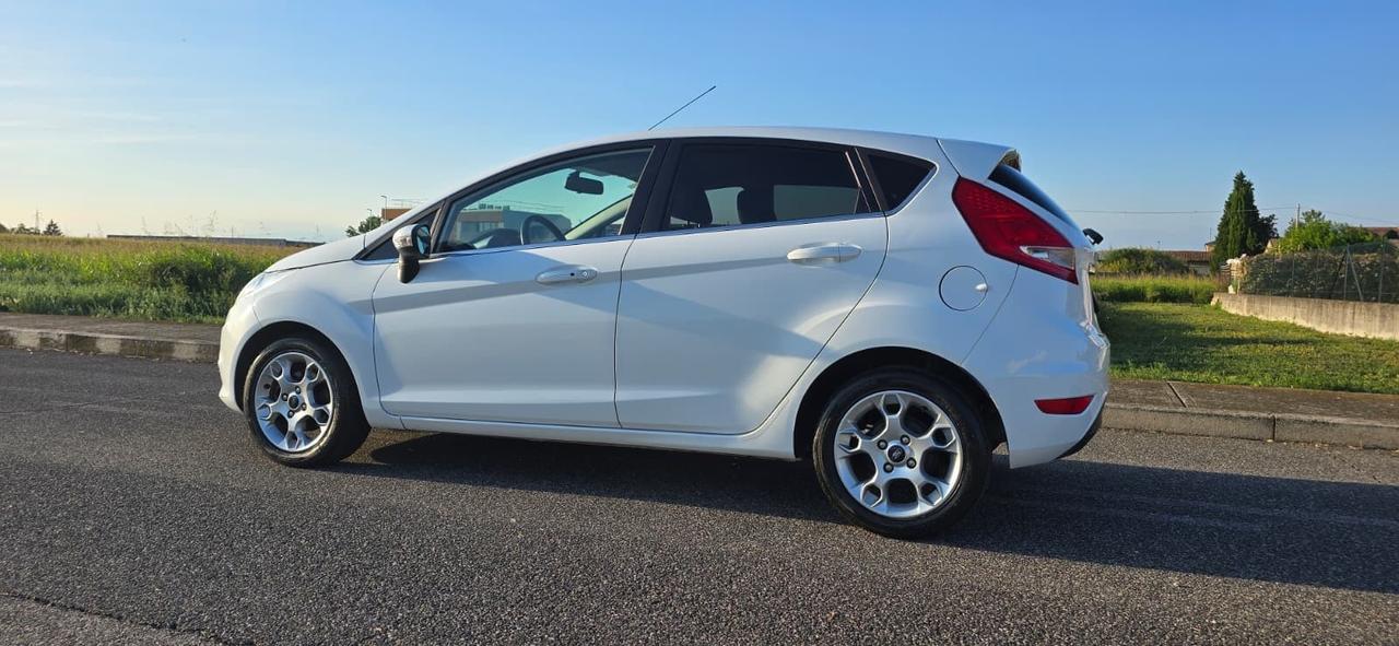 Ford Fiesta 1.4 5 porte Bz.- GPL