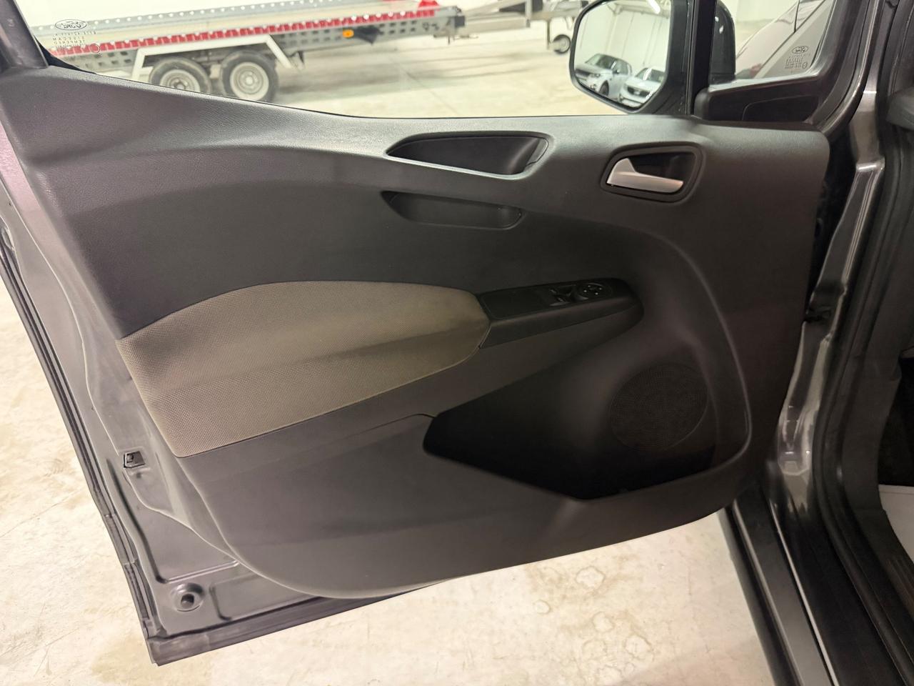 Ford Tourneo Courier 1.5 TDCI 95 CV Titanium