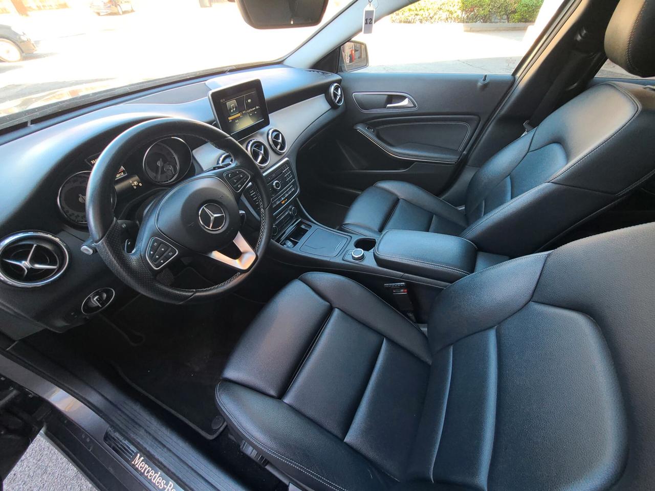Mercedes-benz GLA 180 d Automatic Premium 2016 PROMO