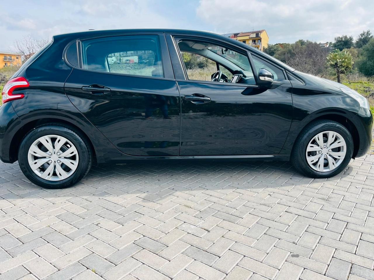 Peugeot 208 1.4hdi NEOPATENTATI CHIAMA 2013