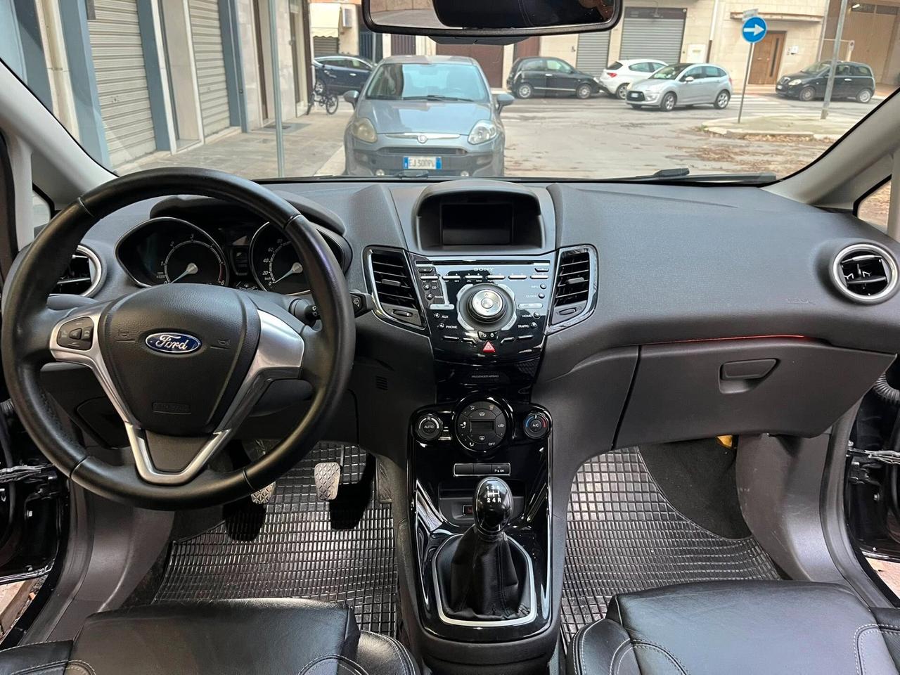 Ford Fiesta 1.5 TDCi 75CV 5 porte Titanium