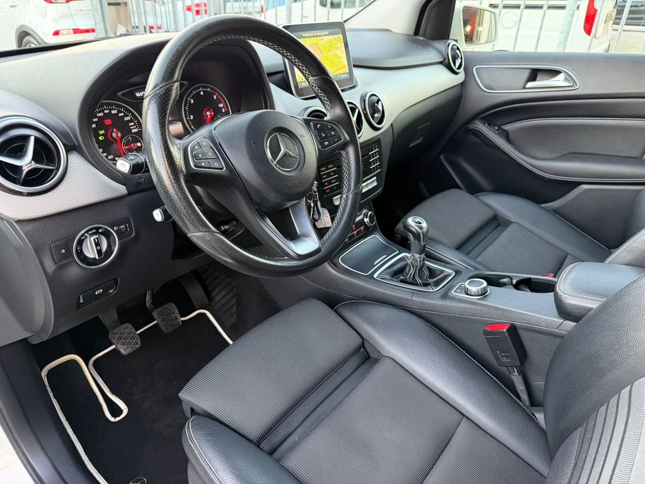Mercedes-benz B 200 d 136cv (2.2 CDI) Premium OK NEOPATENTATI