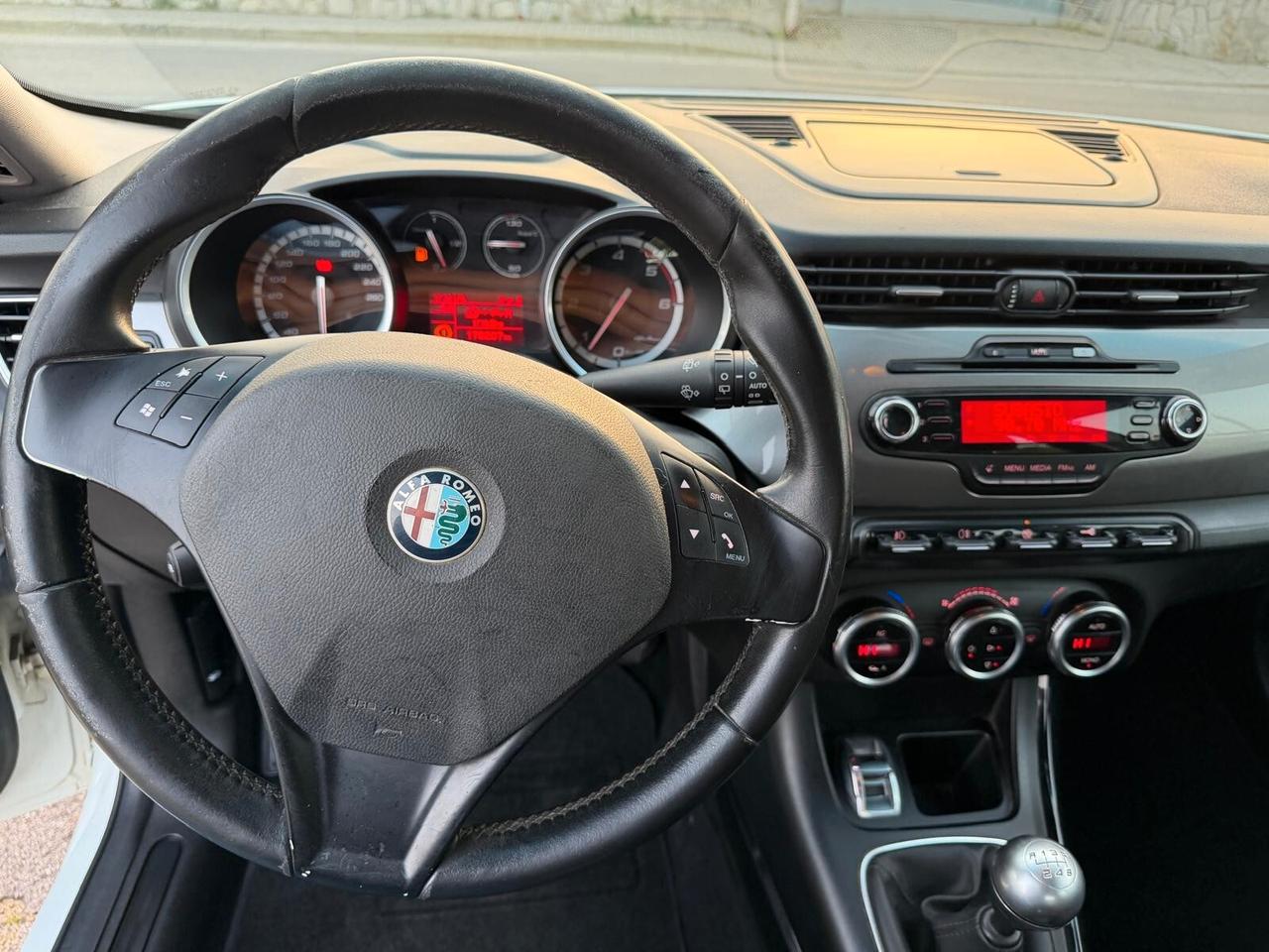 Alfa Romeo Giulietta 1.6 JTDm-2 105 CV Distinctive-2010