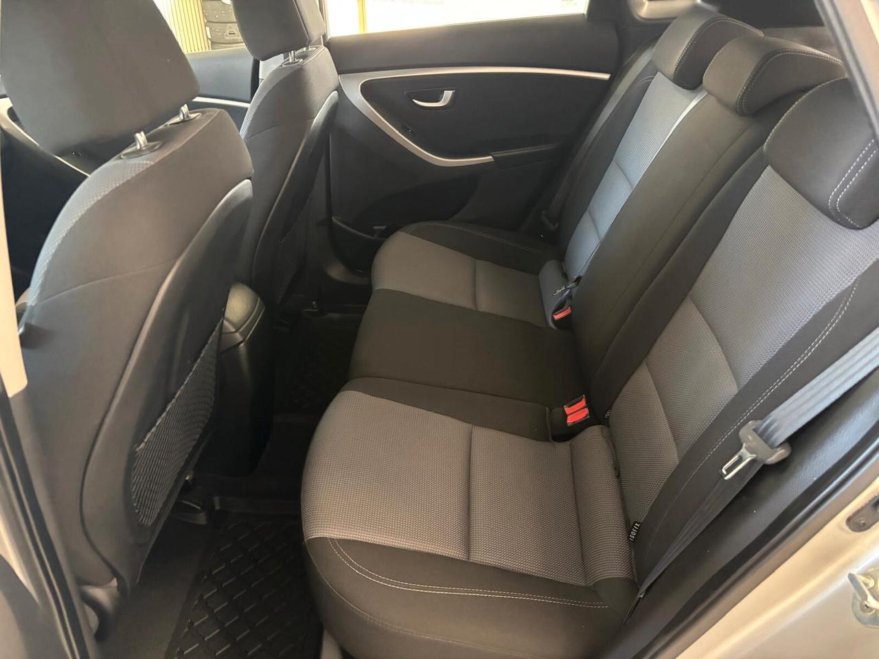 HYUNDAI I30 ANNO 2013 DS 1.6 AUTOMATICA ADATTA NEOPATENTATI KM 64 MILA