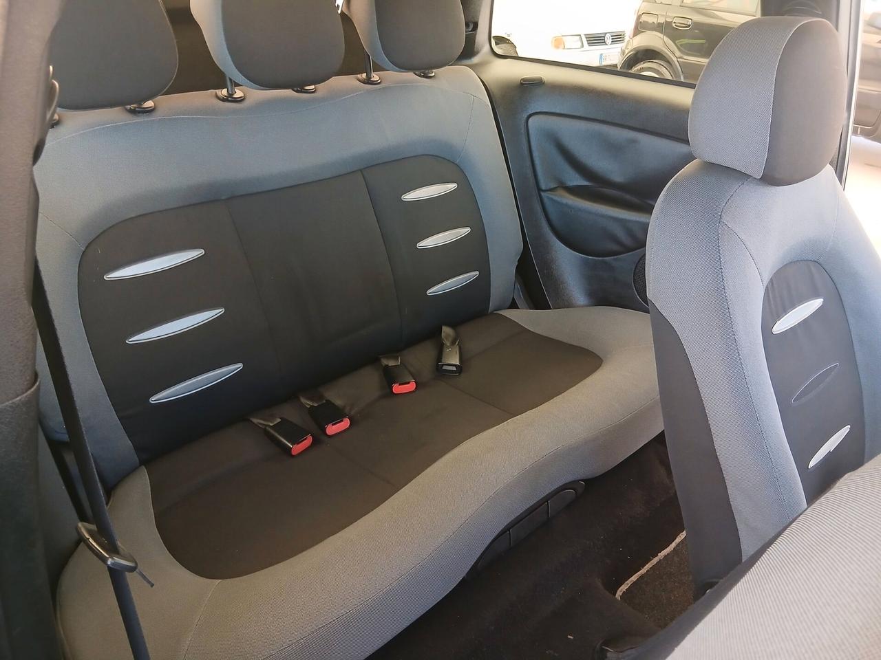 Lancia Ypsilon 1.3 MJT 75 CV full 06