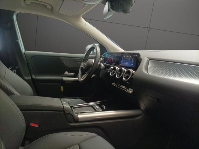 MERCEDES-BENZ GLA 180 Automatic Progressive Advanced