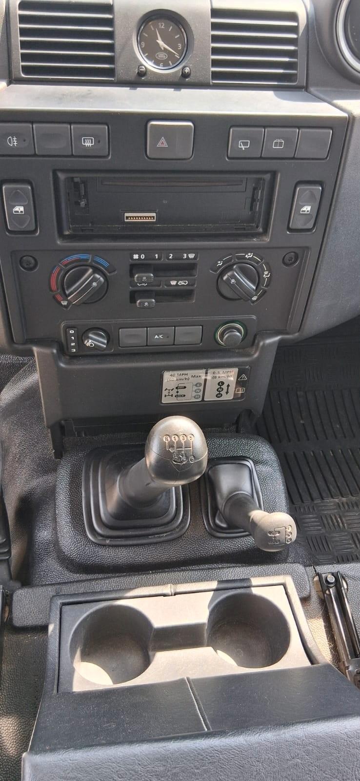 Land Rover Defender 90 2.4 TD4 Station Wagon S