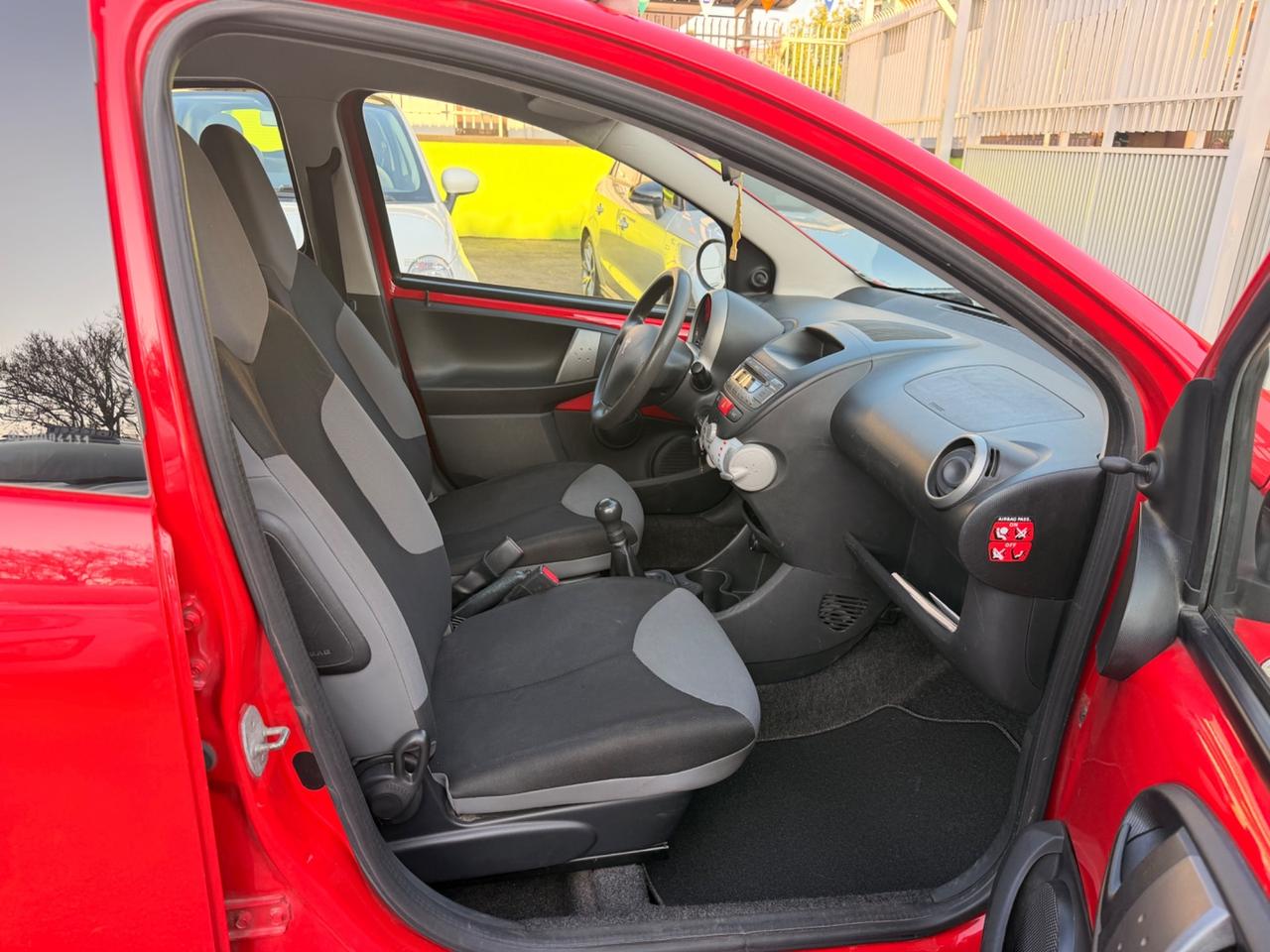 Peugeot 107 1.0 68CV 5p. SUPERGA 2014