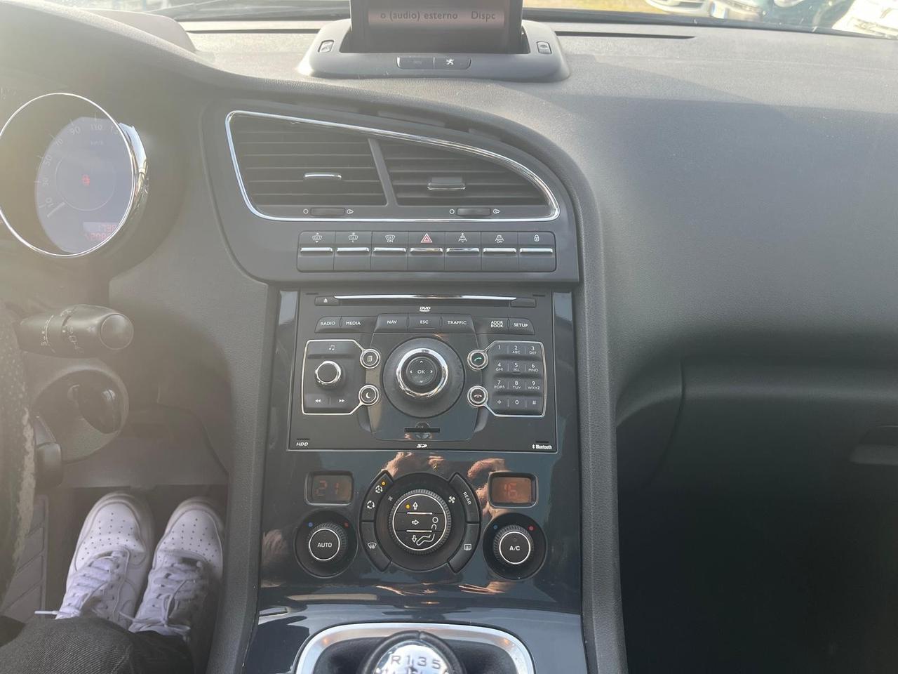 Peugeot 5008 1.6 HDi 110CV Féline