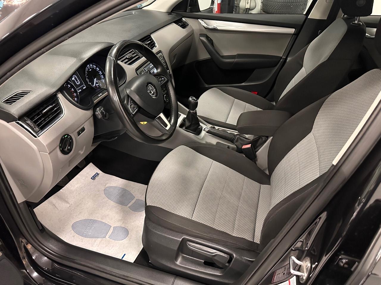SKODA OCTAVIA 1.6 TDI SW CAMBIO MANUALE