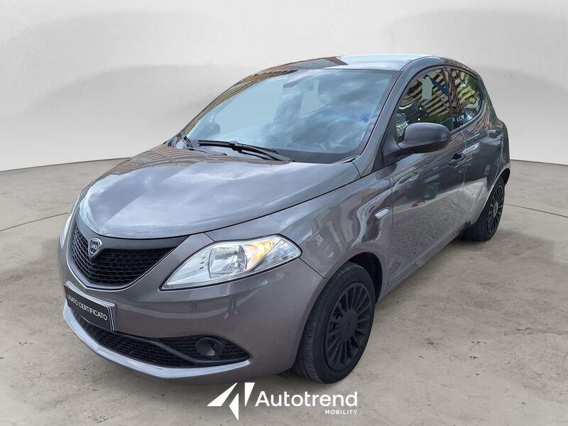 Lancia Ypsilon 1.0 FireFly 70 CV 5 porte Hybrid Ecochic Silver S&S