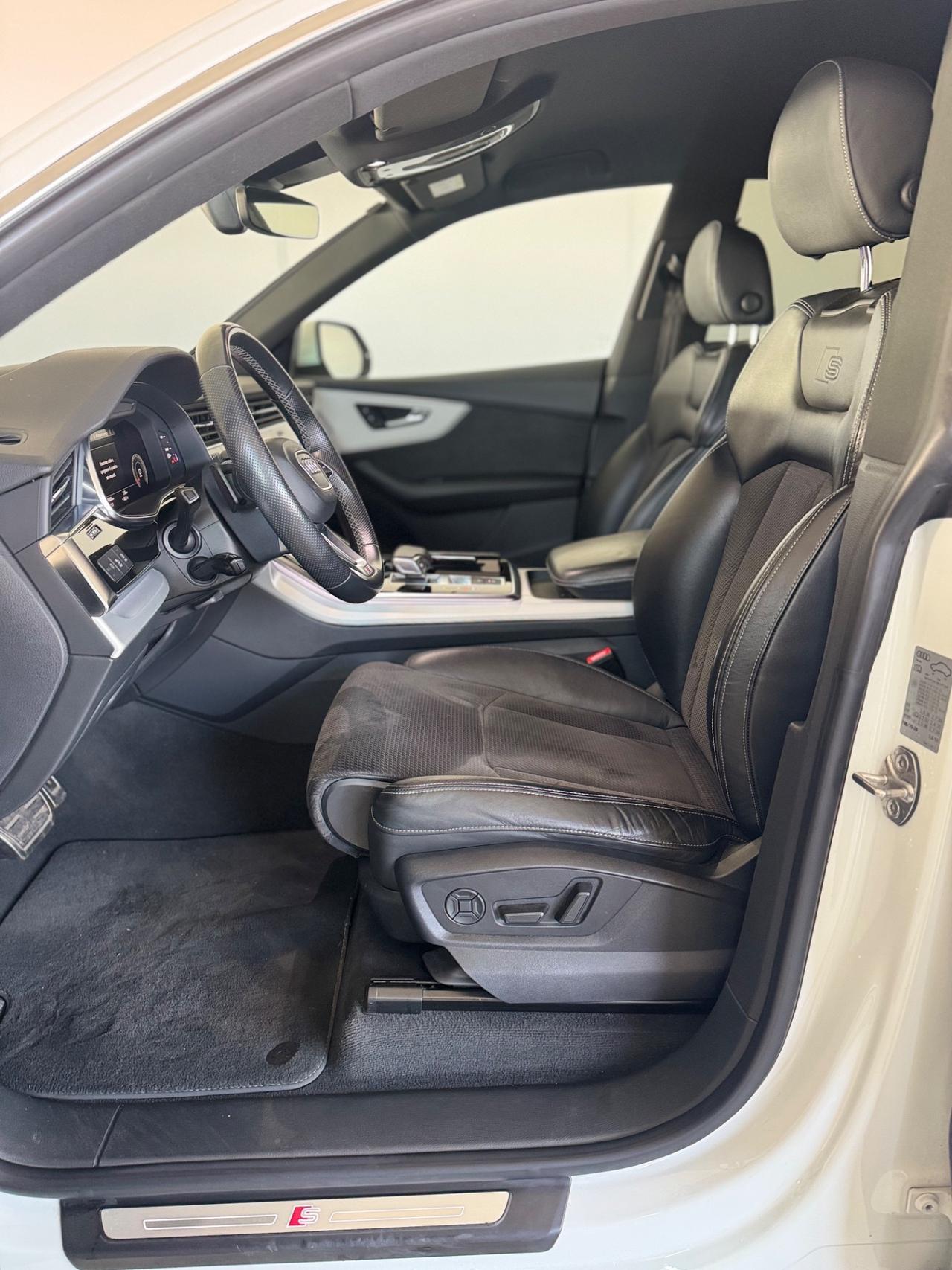 AUDI Q8 55 TFSI 340 CV IVA ESPOSTA