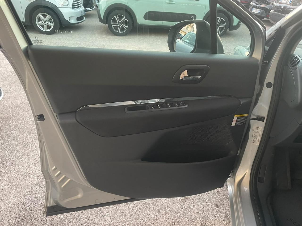 Peugeot 5008 1.6 HDi 112CV Allure