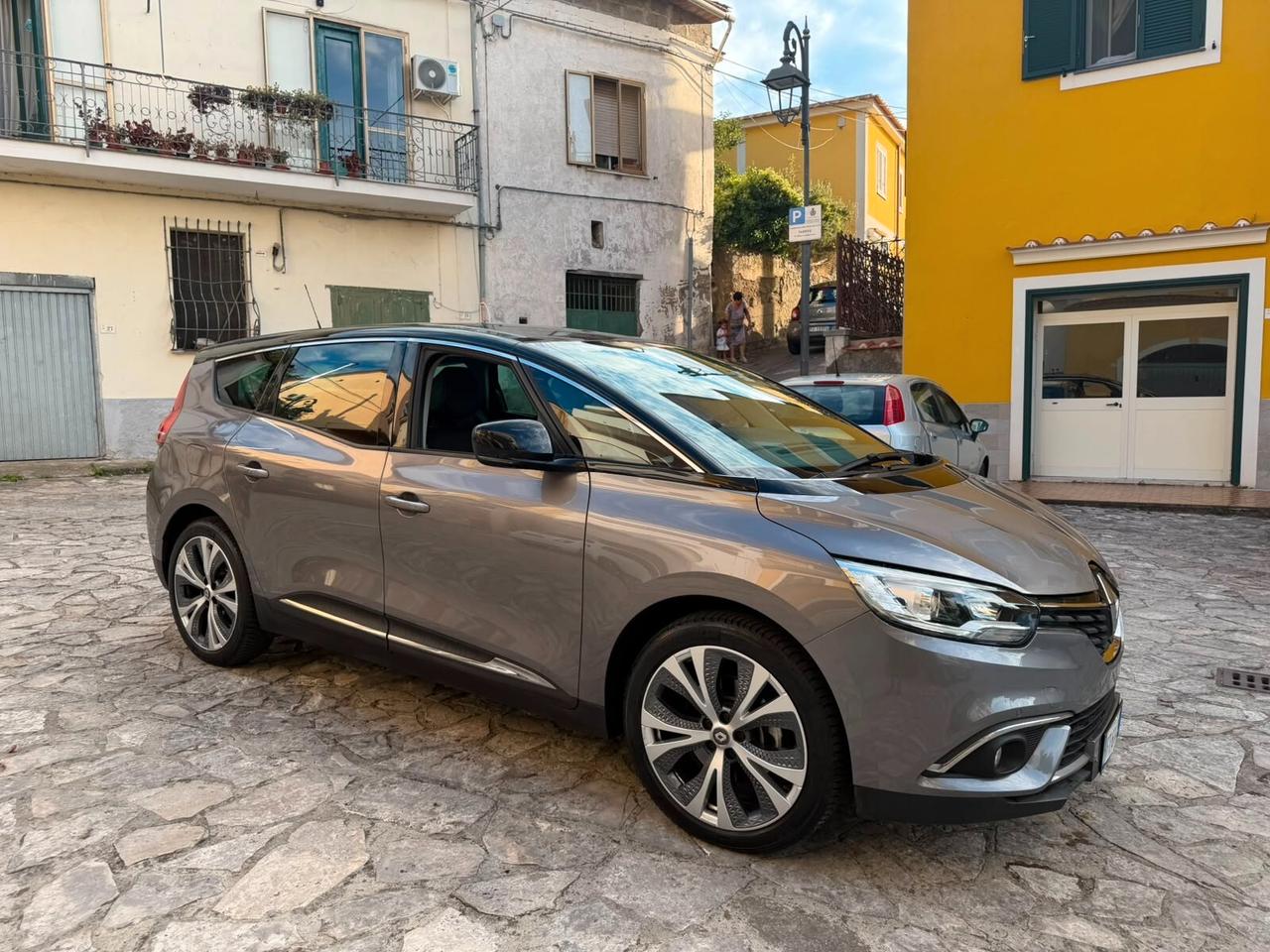 Renault Grand Scenic Blue dCi 120 CV Initiale Paris